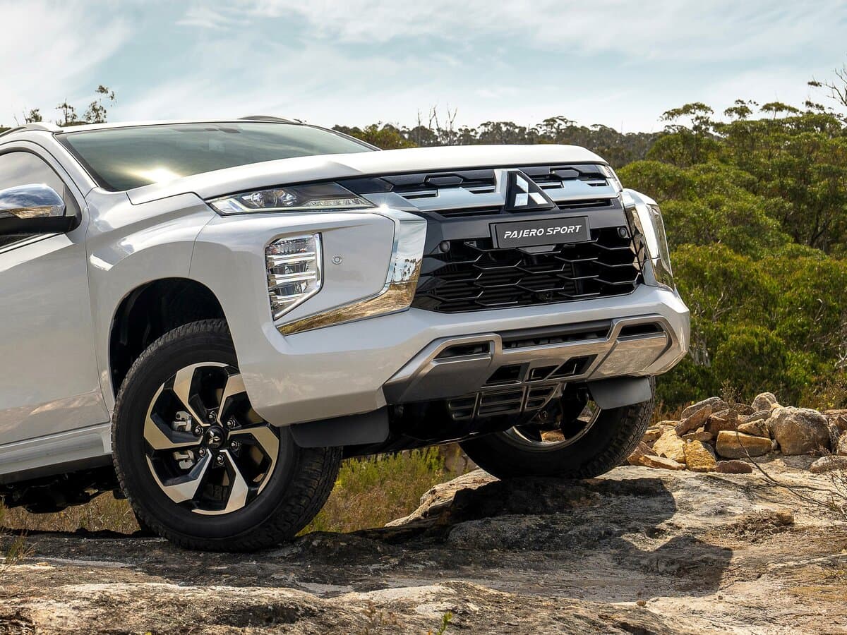 Mitsubishi Pajero Sport III Restayling 2 — Fara