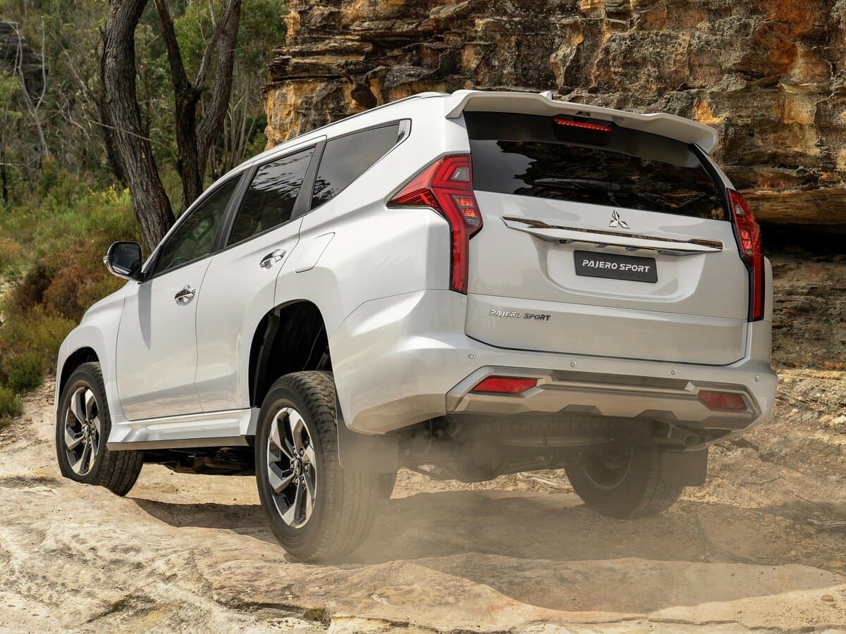 Mitsubishi Pajero Sport III Restayling 2 — 3/4 arxadan