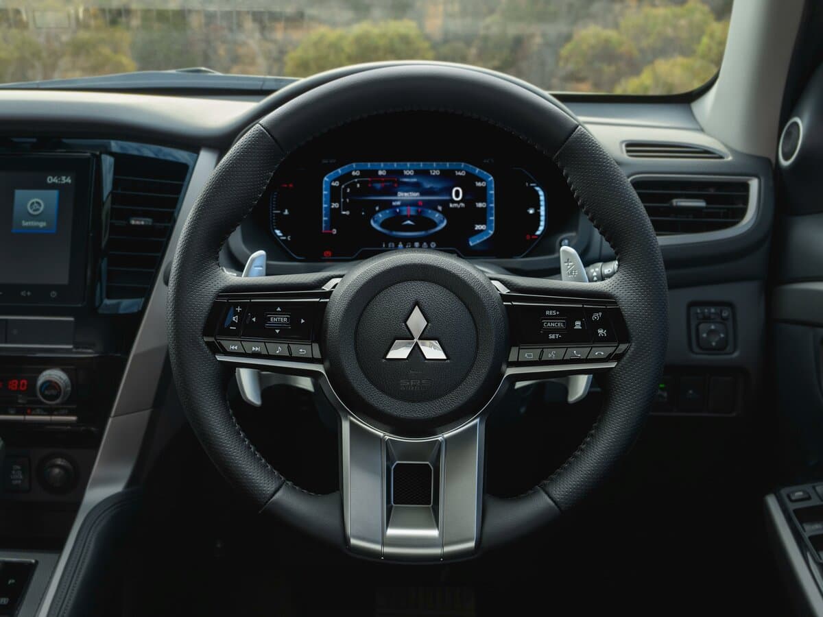 Mitsubishi Pajero Sport III Restayling 2 — Sükan