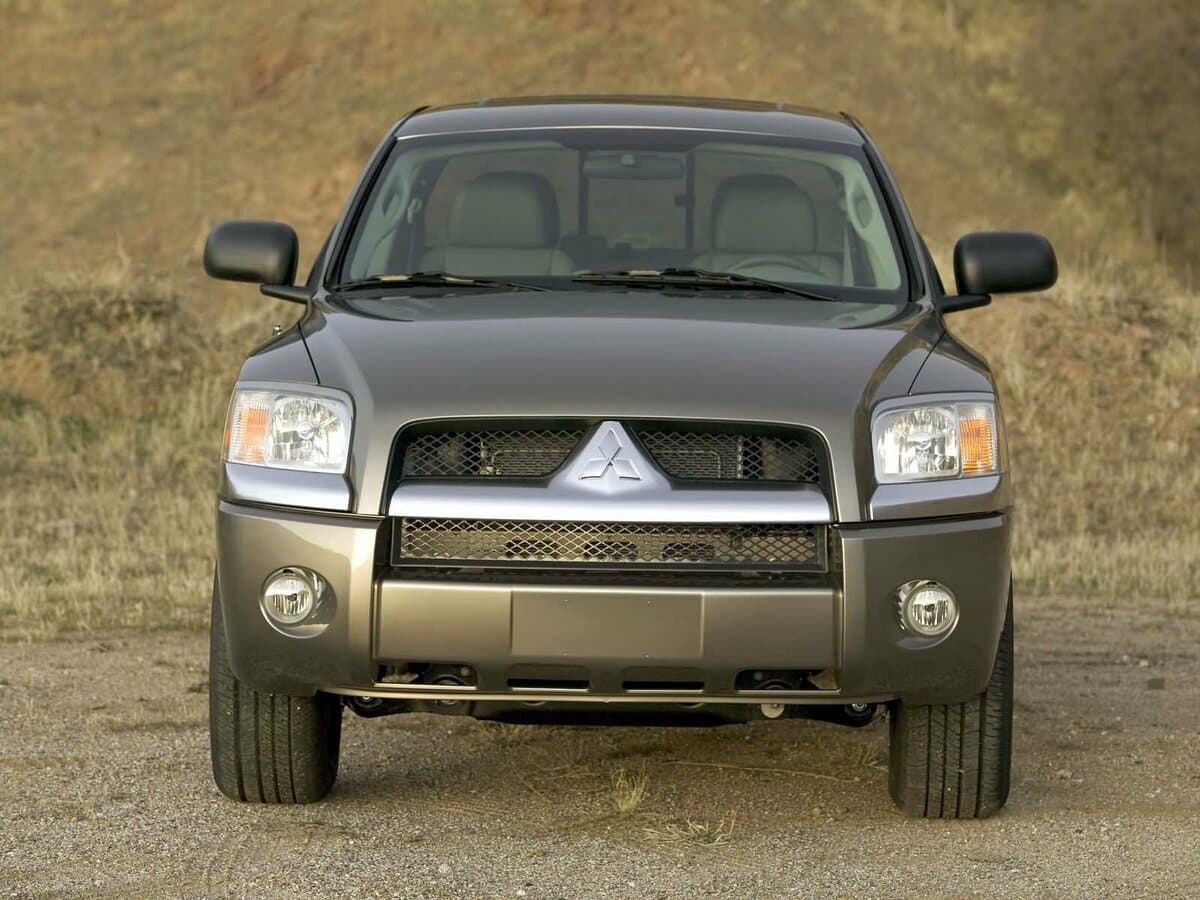 Mitsubishi Raider 2006 – 2009 — Öndən