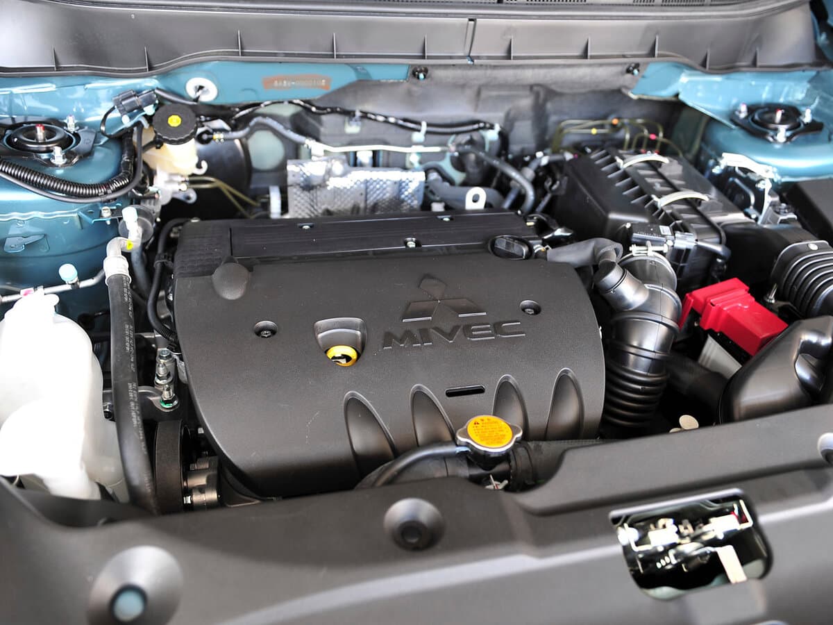 Mitsubishi RVR III — Salon, öndən