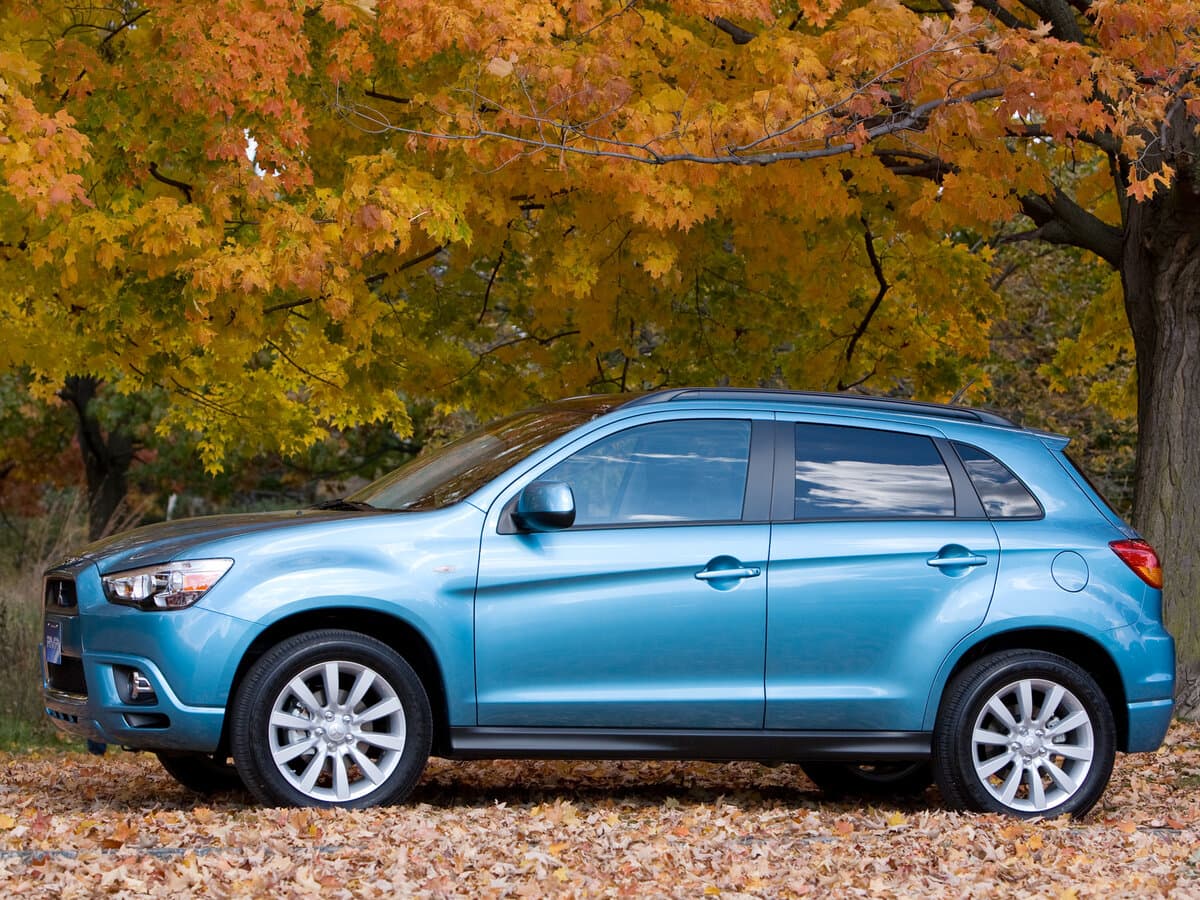 Mitsubishi RVR III — Yandan