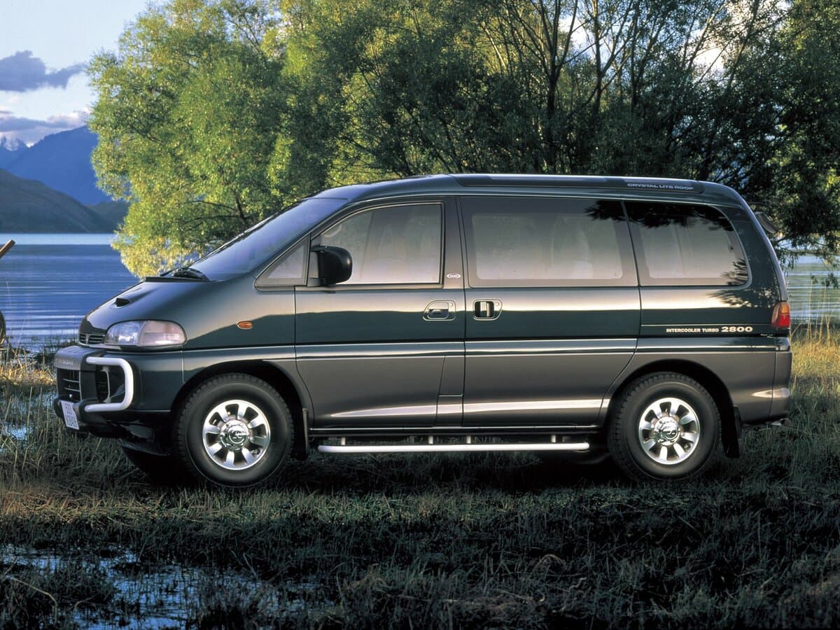 Mitsubishi Space Gear I — Yandan