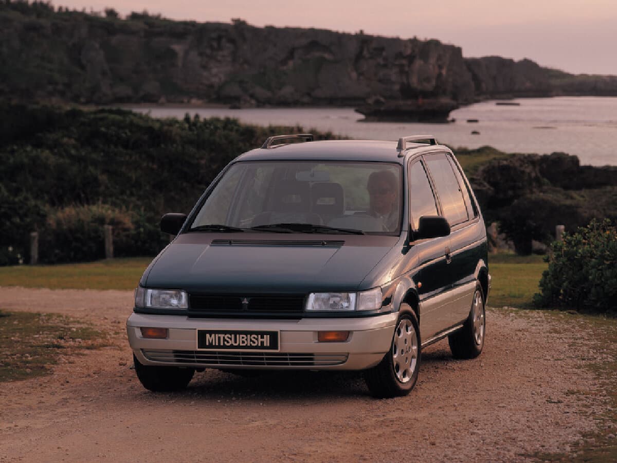 Mitsubishi Space Runner I — Öndən