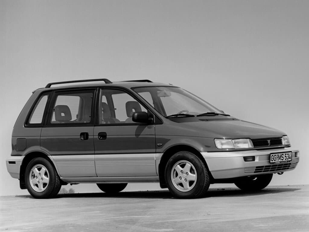 Mitsubishi Space Runner I — Yandan