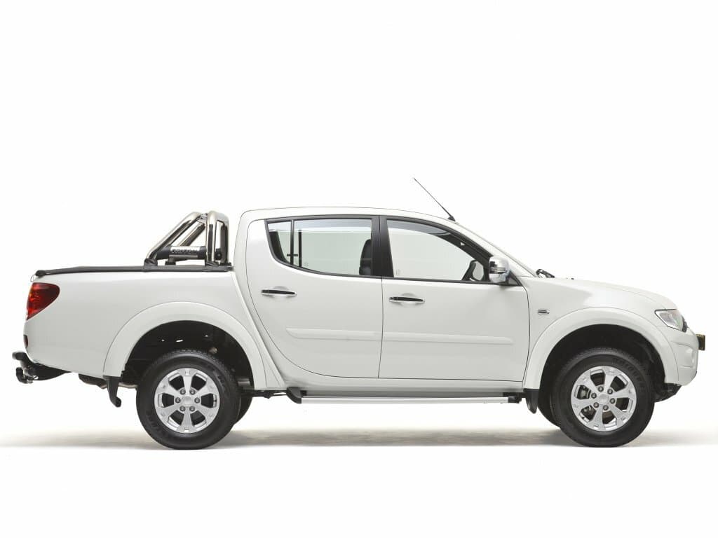 Mitsubishi Triton IV — Yandan