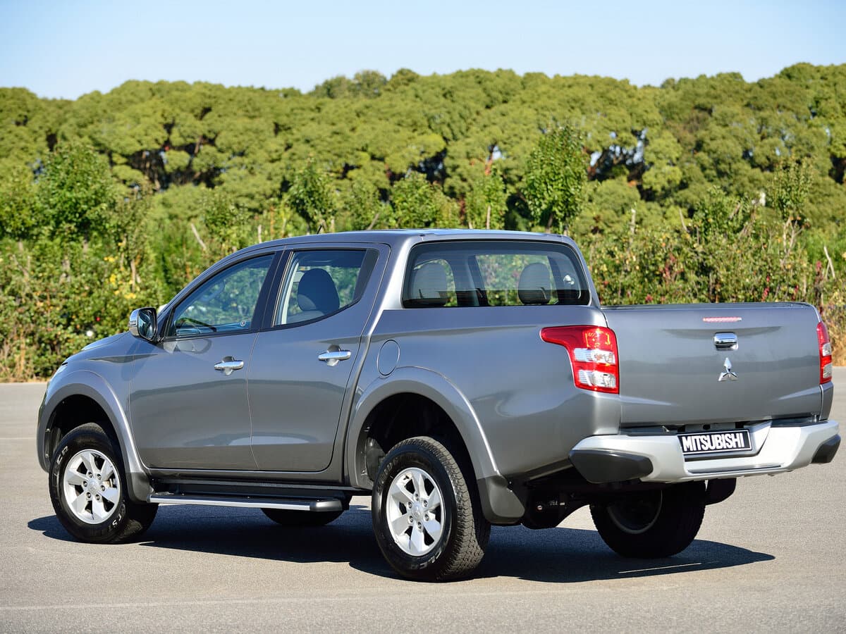 Mitsubishi Triton V — 3/4 arxadan