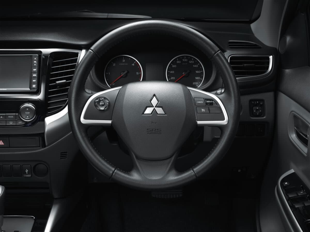 Mitsubishi Triton V — Sükan