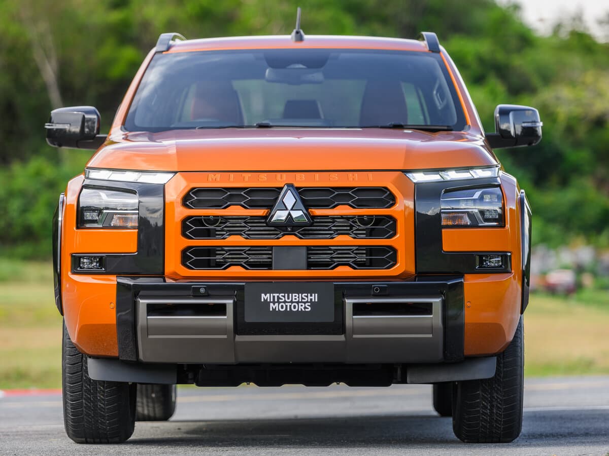 Mitsubishi Triton VI — Öndən