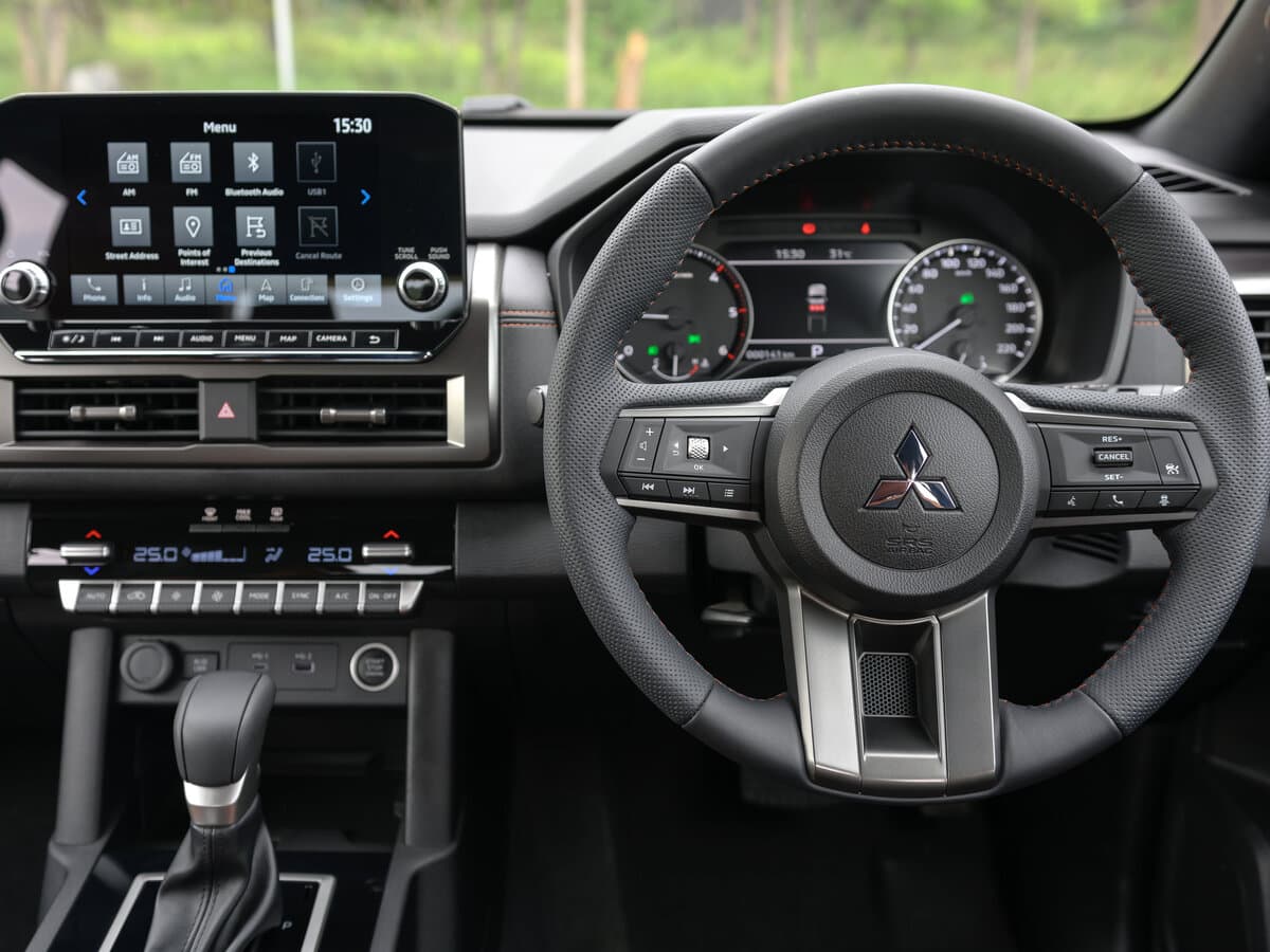 Mitsubishi Triton VI — Sükan