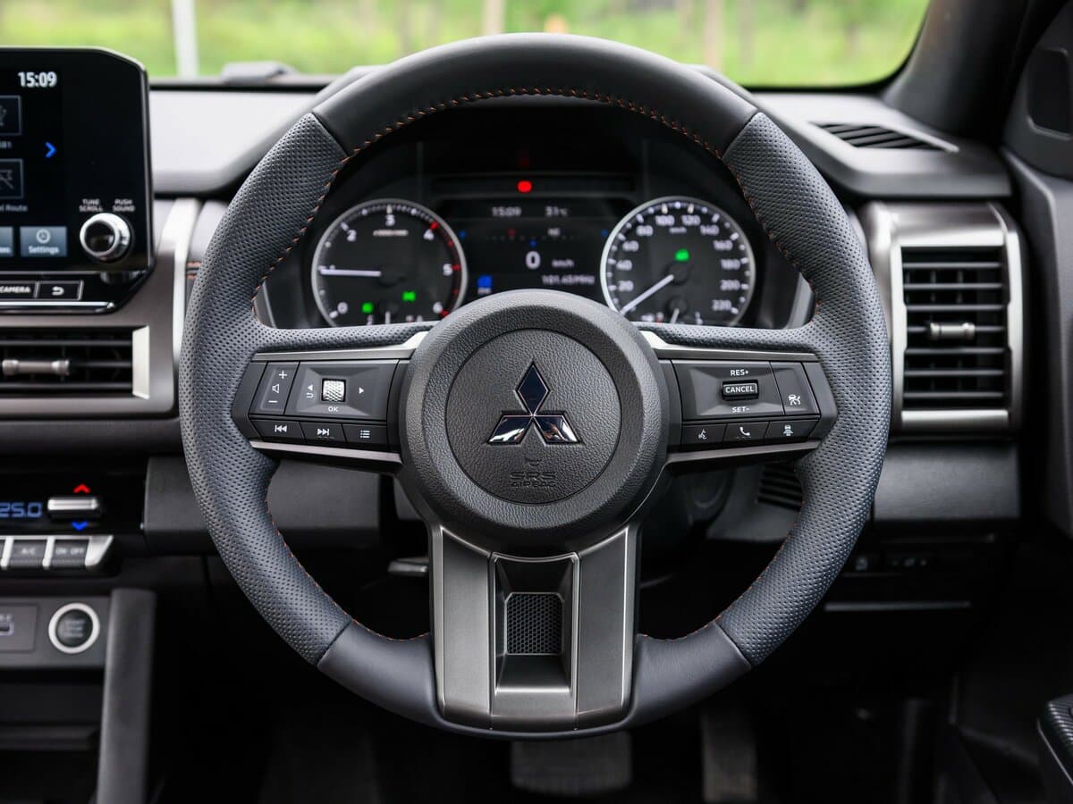 Mitsubishi Triton VI — Sükan