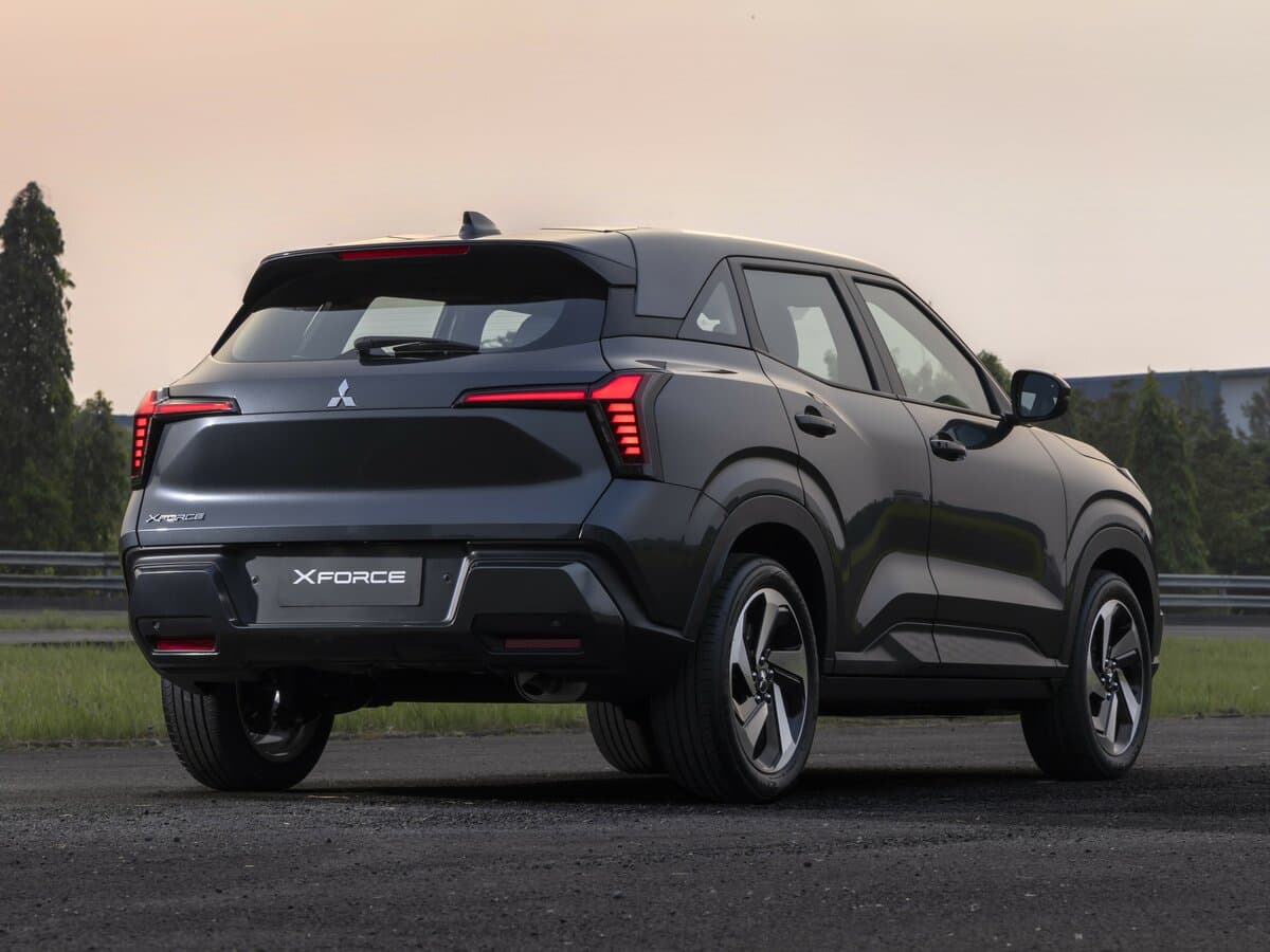 Mitsubishi Xforce 2023 – indiyədək — 3/4 arxadan