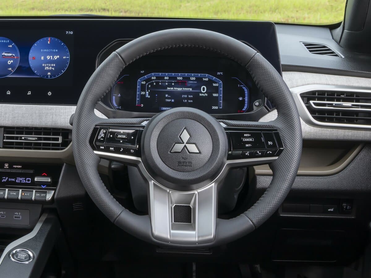 Mitsubishi Xforce 2023 – indiyədək — Sükan