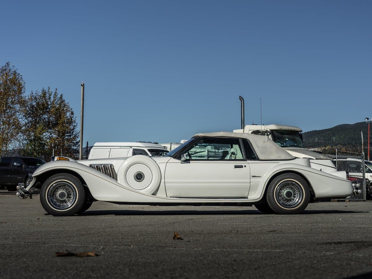 Mitsuoka Le-Seyde I — Yandan