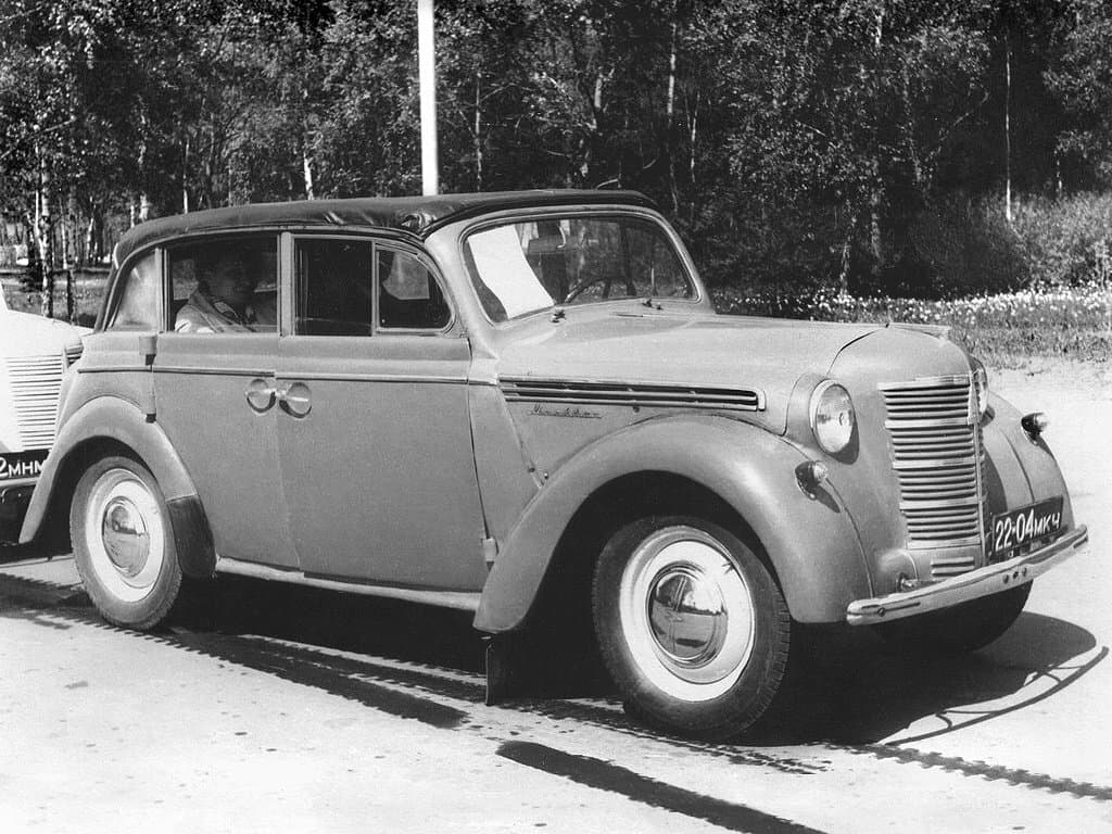 Moskviç 400 1946 – 1956 — Yandan
