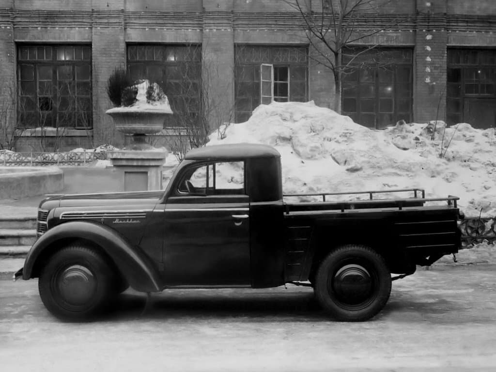 Moskviç 400 1946 – 1956 — Yandan