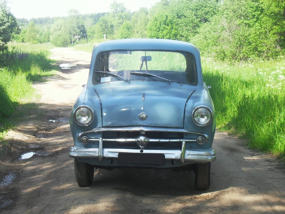 Moskviç 402 1956 – 1958 — Öndən