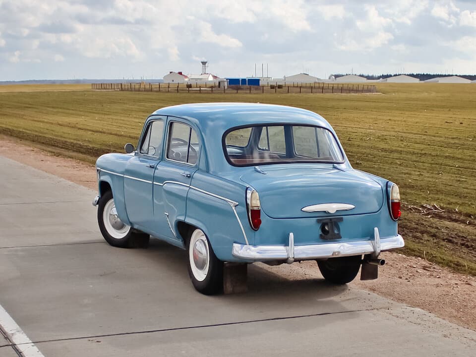 Moskviç 402 1956 – 1958 — 3/4 arxadan