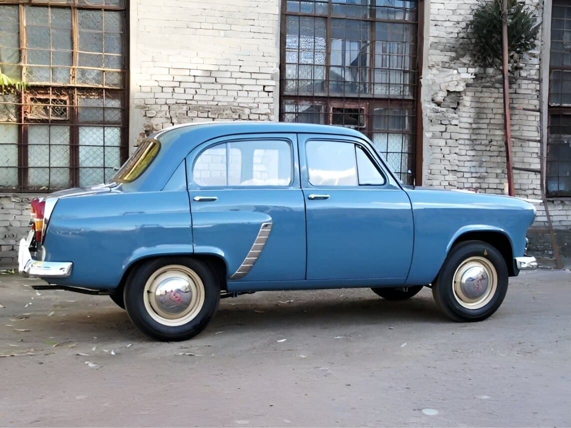 Moskviç 402 1956 – 1958 — Yandan