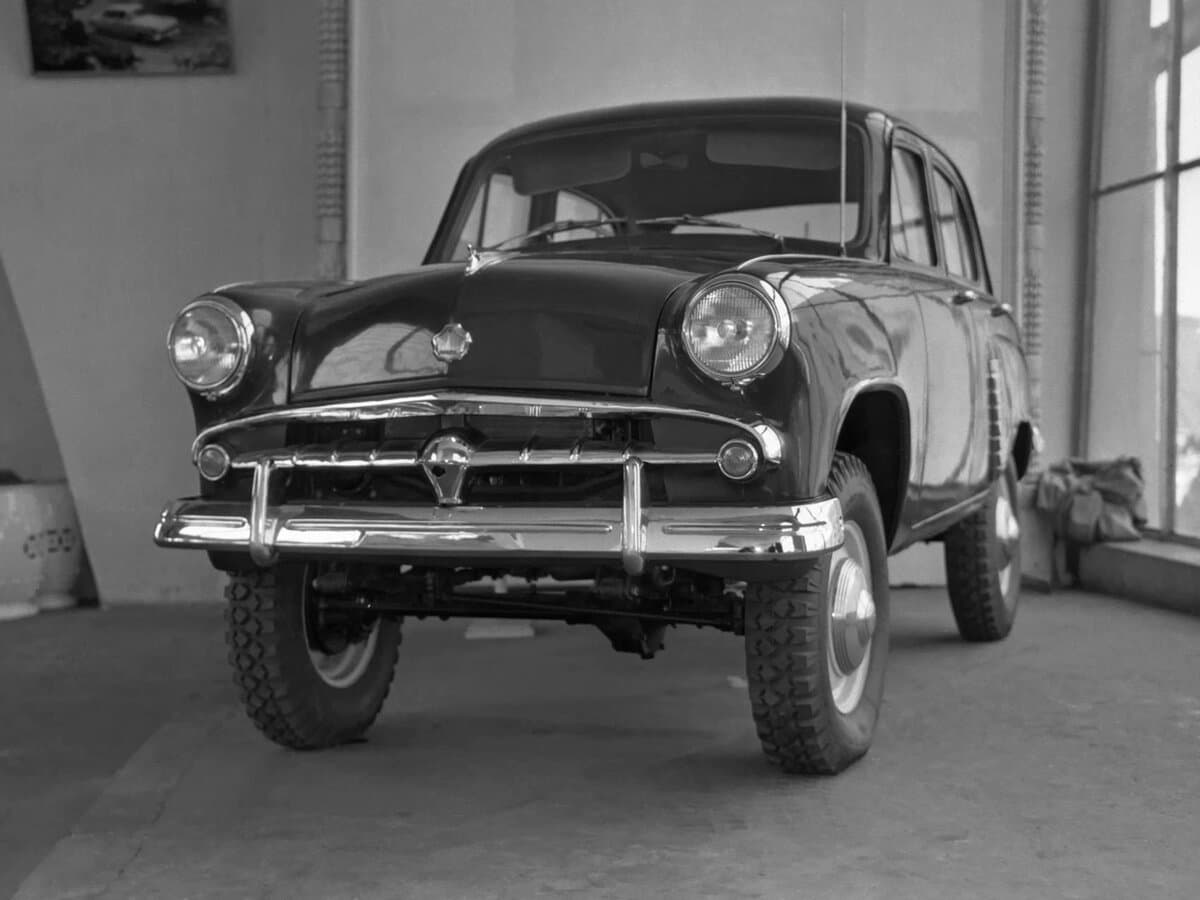 Moskviç 410 1957 – 1961 — öndən görünüş