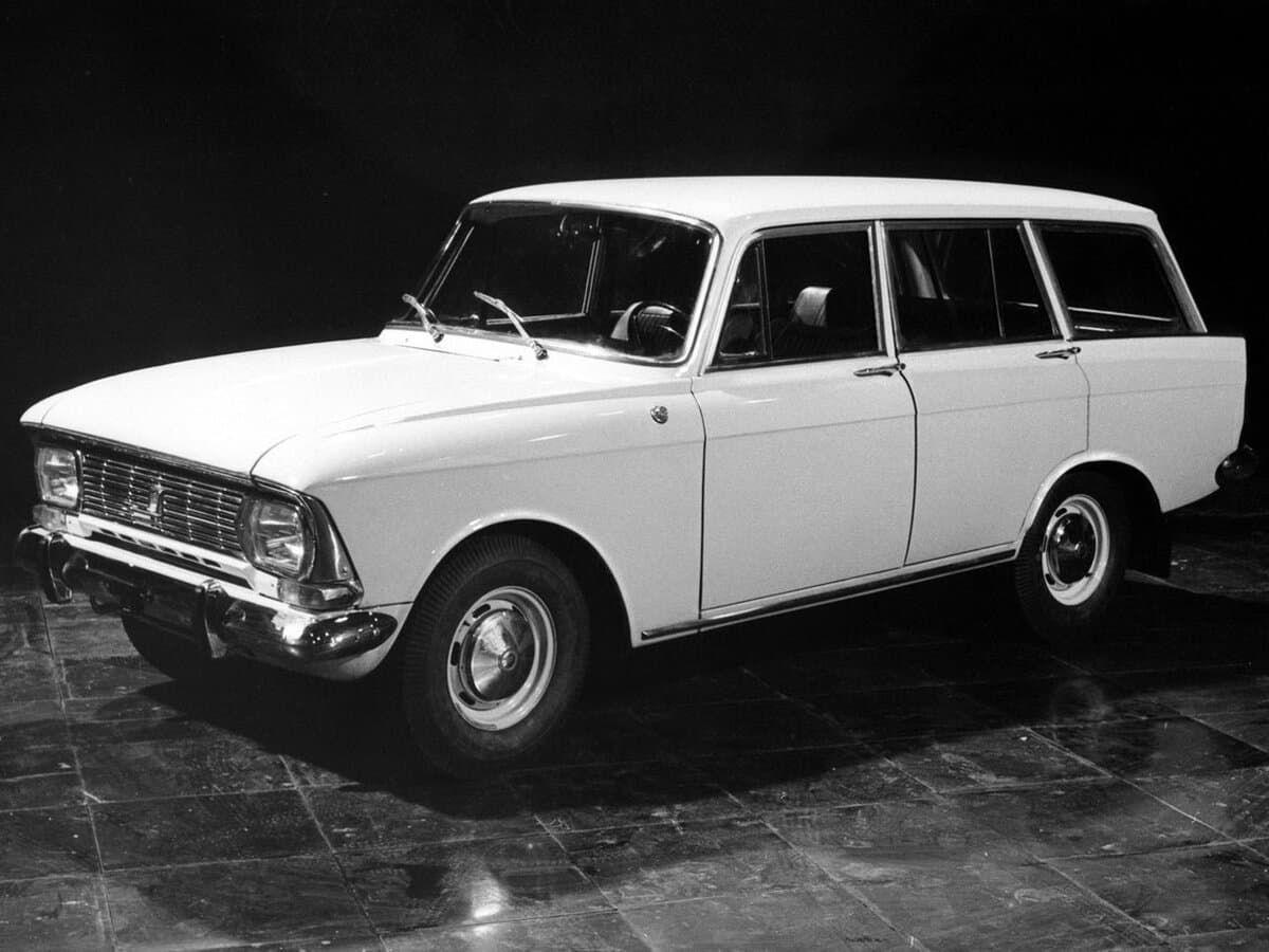 Moskviç 427 1967 – 1976 — Yandan