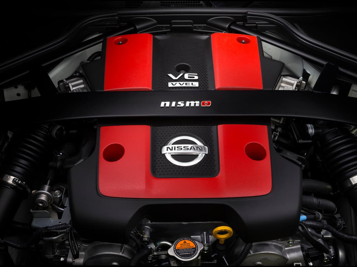 Nissan 370Z I Restayling — Salon, arxadan