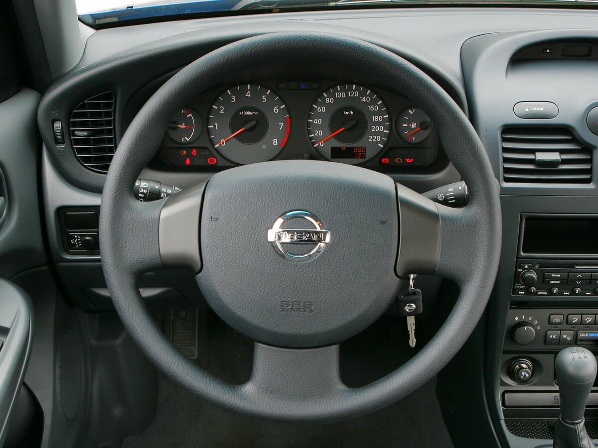 Nissan Almera Classic I — Sükan