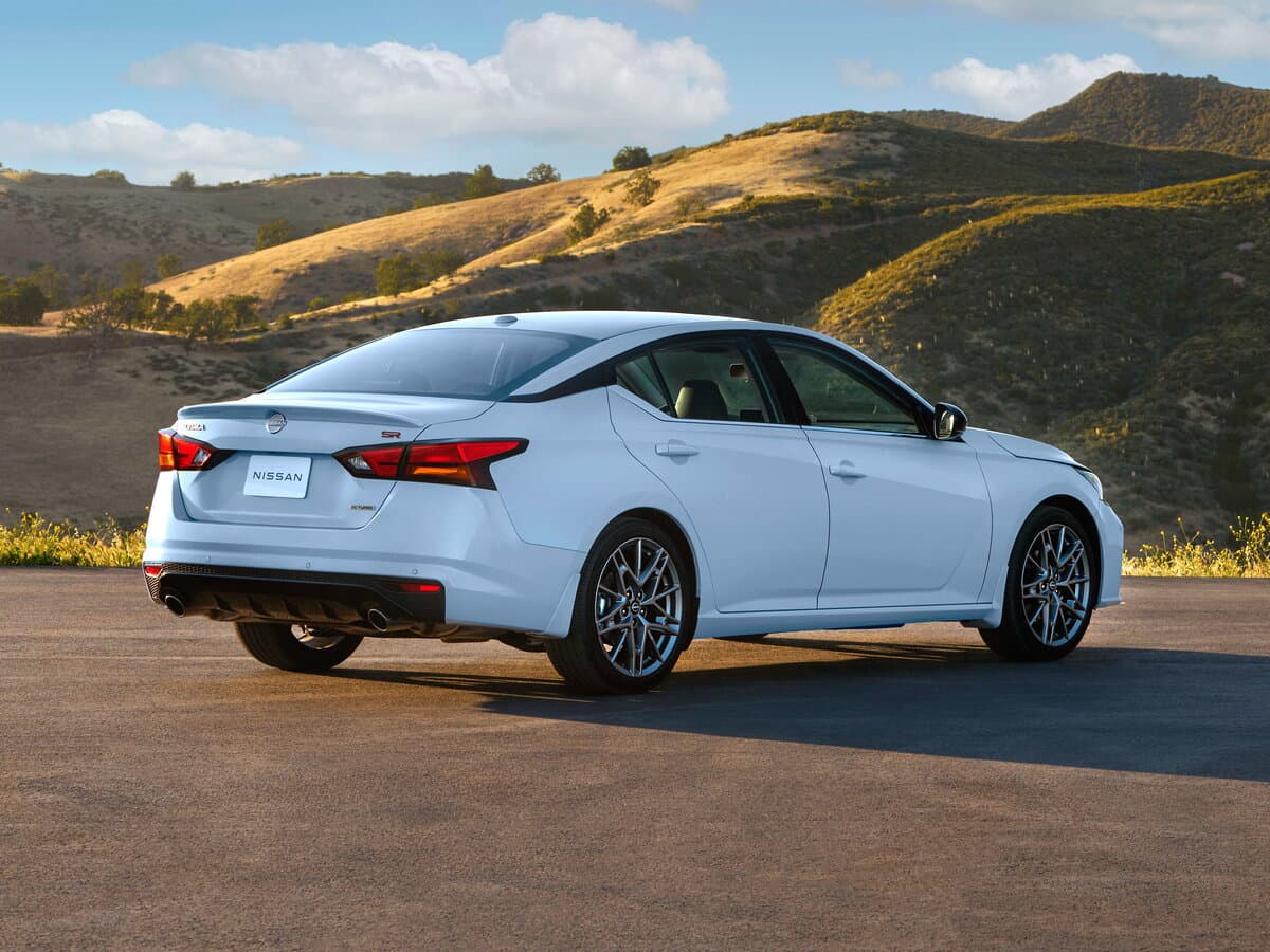 Nissan Altima VI (L34) Restayling — 3/4 arxadan
