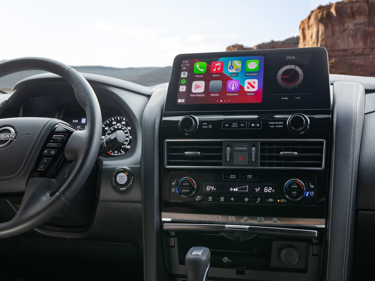 Nissan Armada II Restayling — Salon, öndən