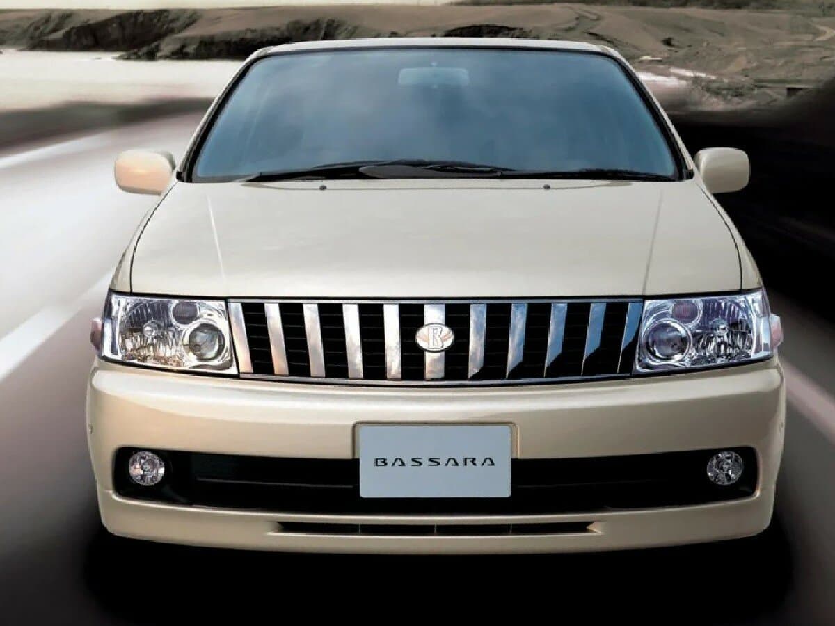Nissan Bassara 1999 – 2003 — Öndən