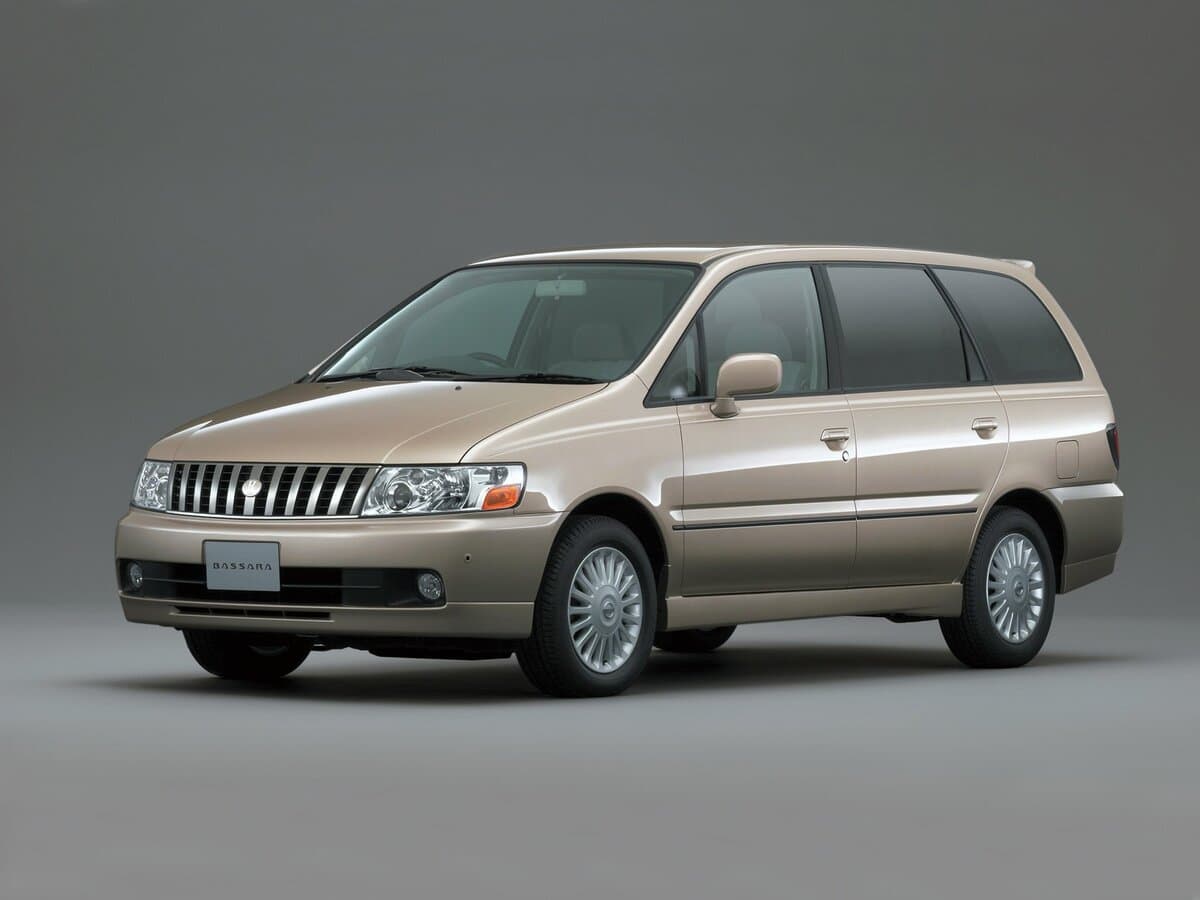 Nissan Bassara 1999 – 2003 — Əsas şəkil