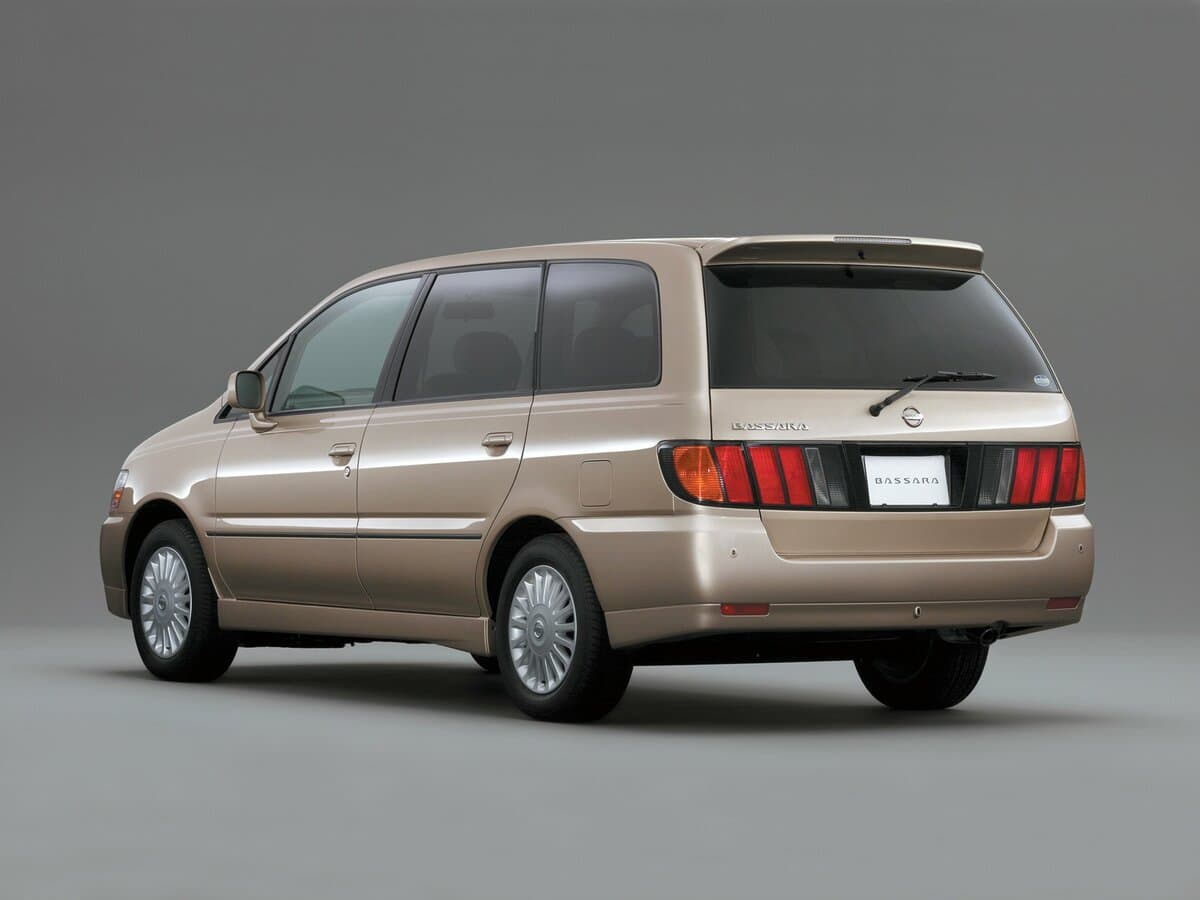 Nissan Bassara 1999 – 2003 — 3/4 arxadan