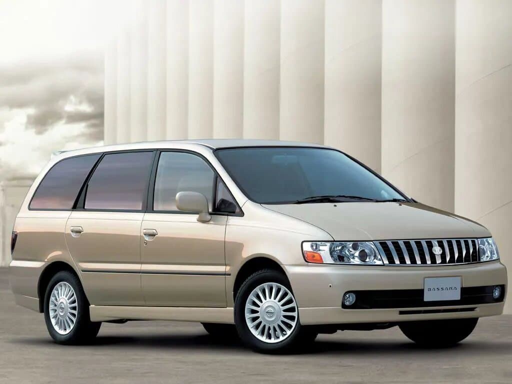 Nissan Bassara 1999 – 2003 — Yandan