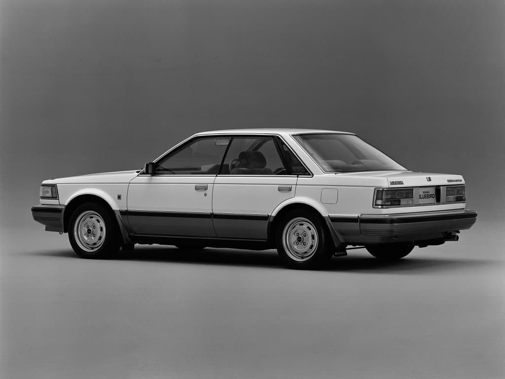Nissan Bluebird Maxima II (PU11) — 3/4 arxadan