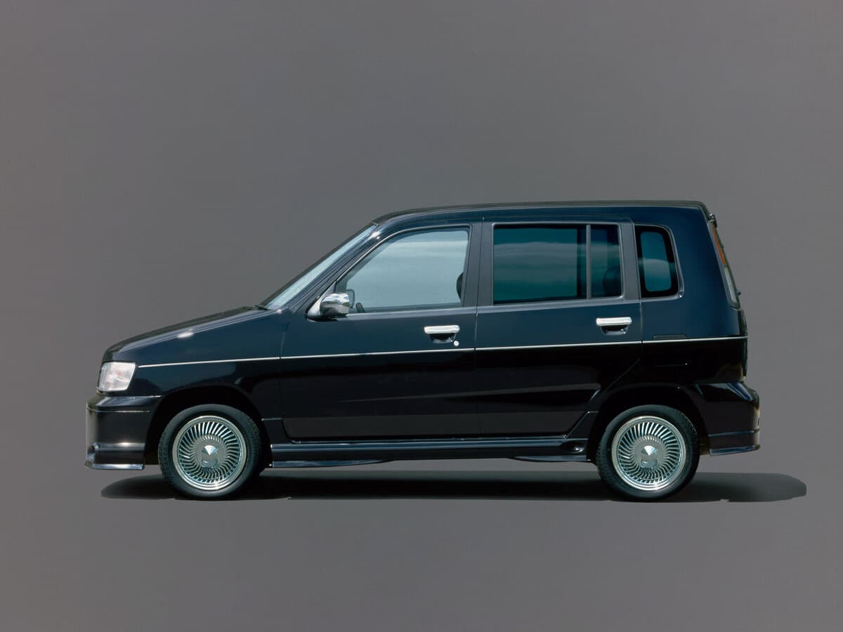 Nissan Cube I (Z10) — Yandan