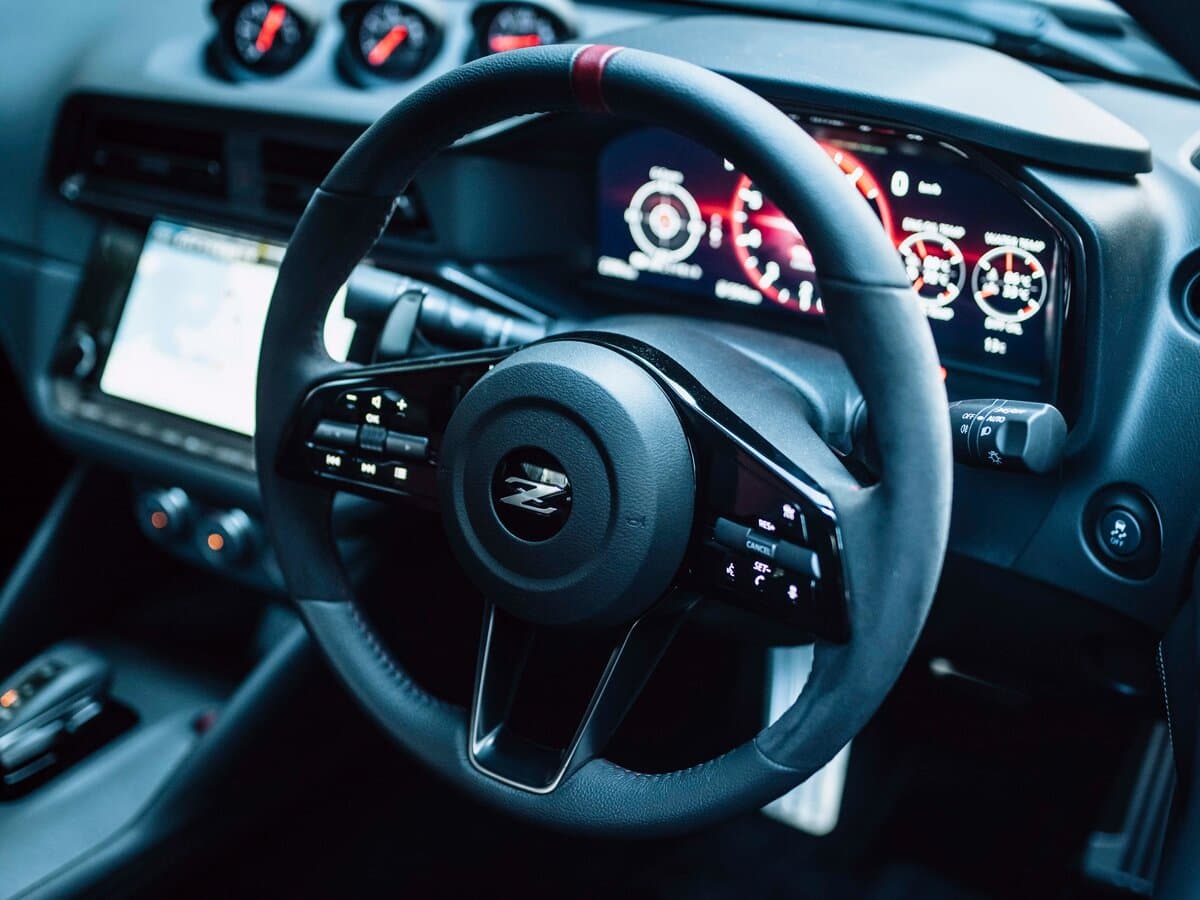 Nissan Fairlady Z VII (RZ34) — Sükan