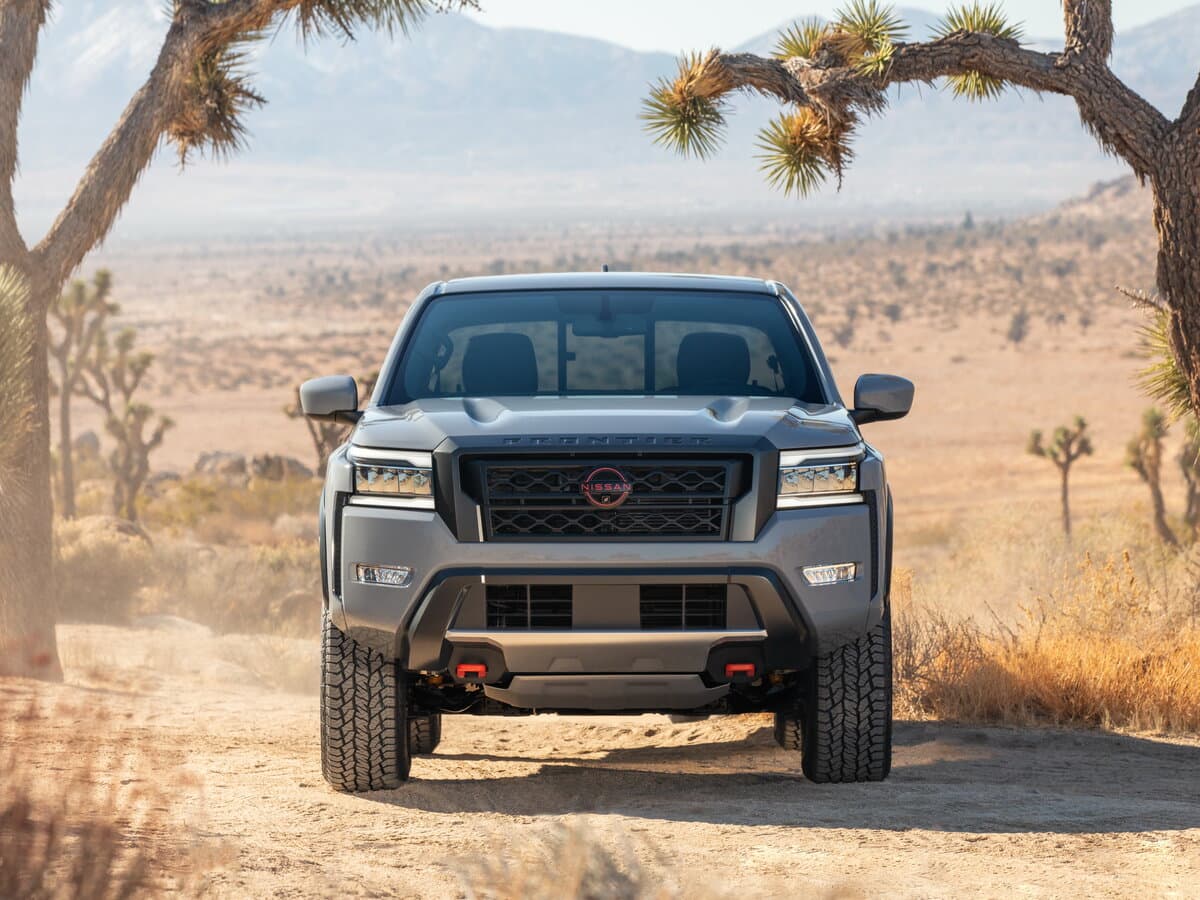 Nissan Frontier III (D41) — Öndən