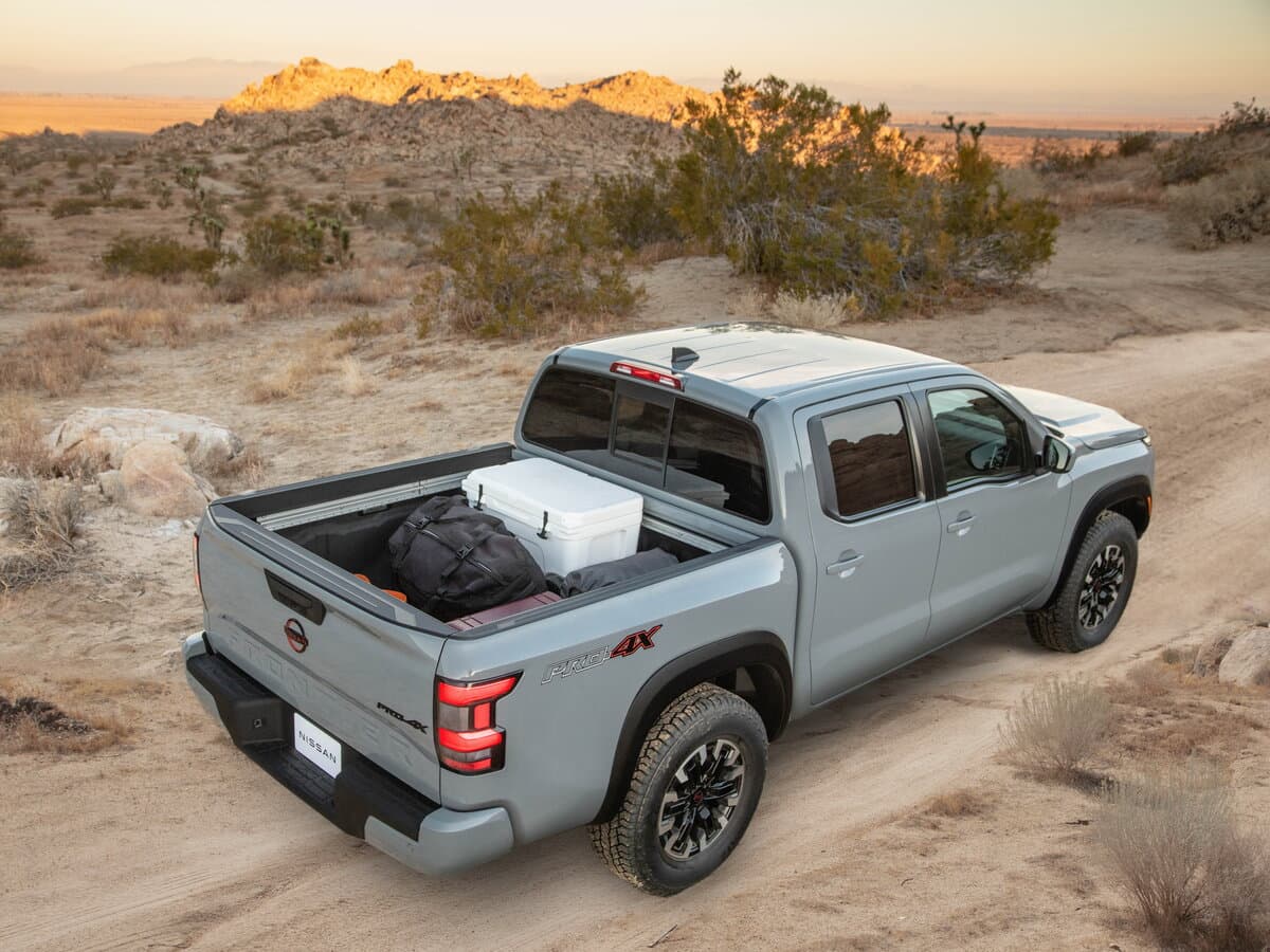 Nissan Frontier III (D41) — 3/4 arxadan