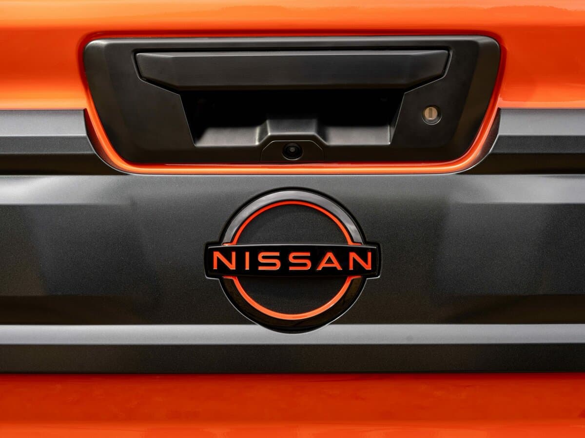 Nissan Frontier III Restayling — Salon, arxadan