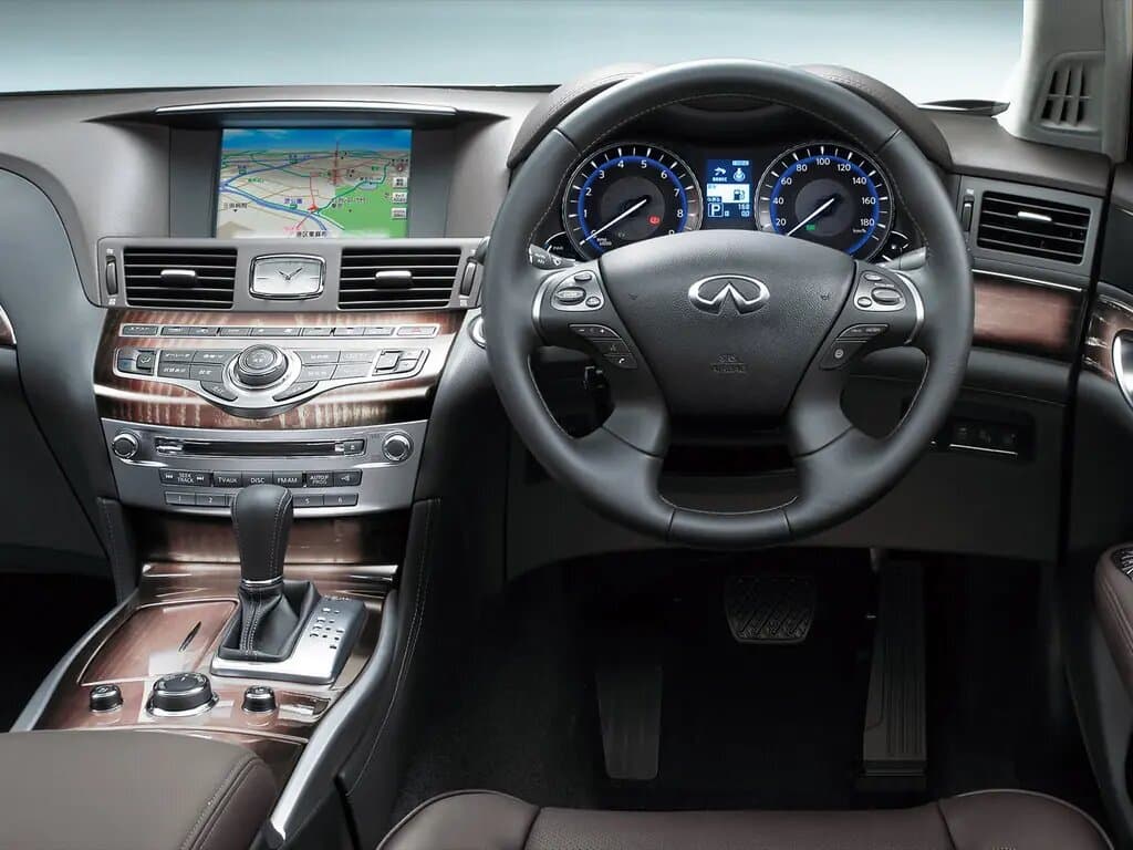 Nissan Fuga II Restayling — Sükan