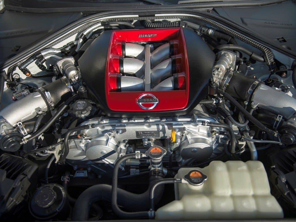 Nissan GT-R I Restayling 2 — Salon, öndən