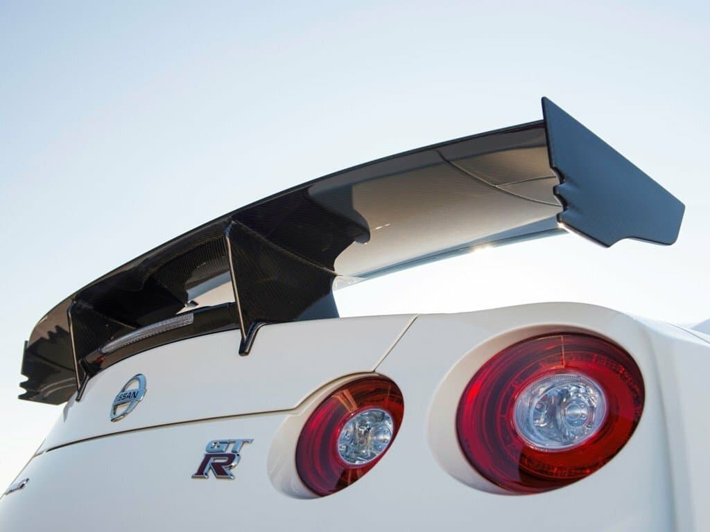 Nissan GT-R I Restayling 2 — Salon, arxadan