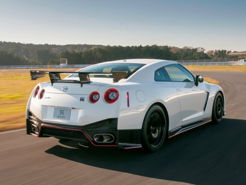 Nissan GT-R I Restayling 2 — 3/4 arxadan