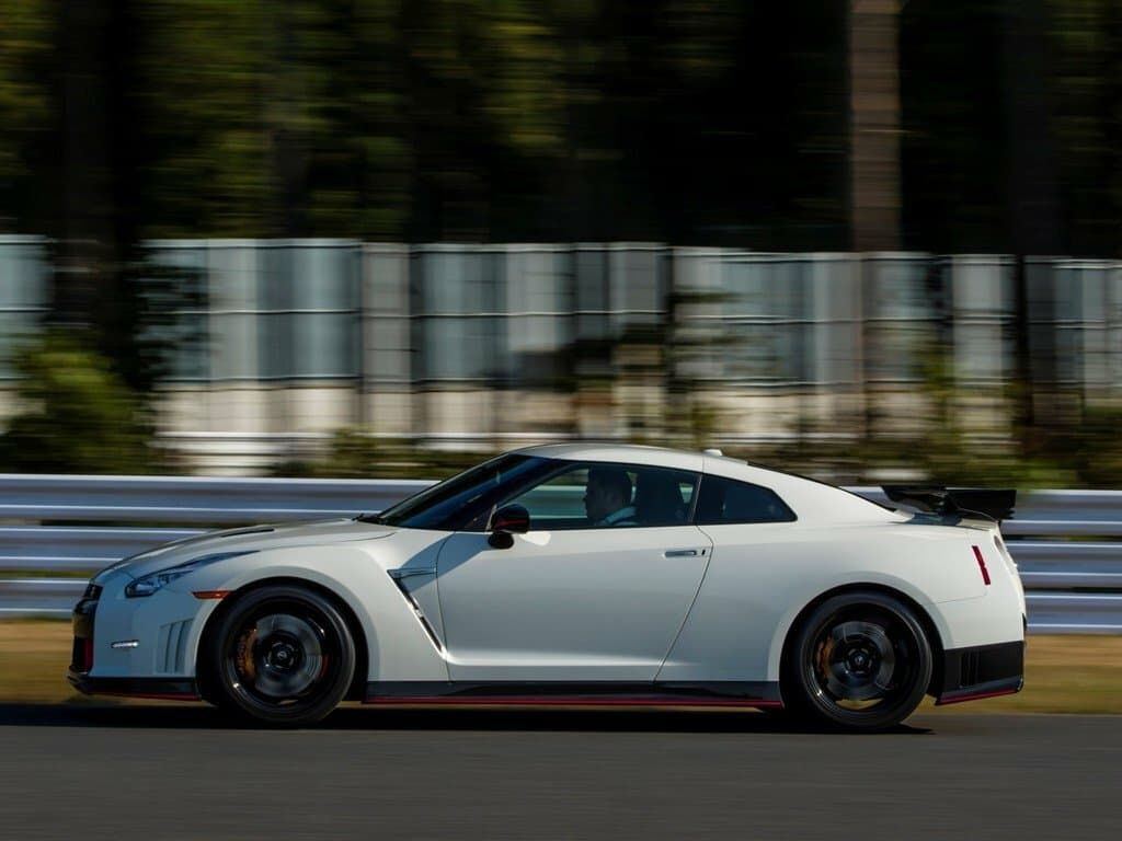 Nissan GT-R I Restayling 2 — Yandan