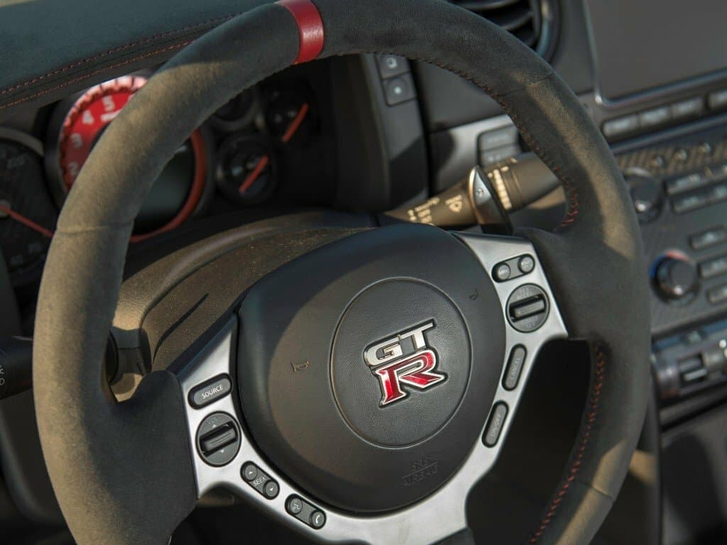 Nissan GT-R I Restayling 2 — Sükan