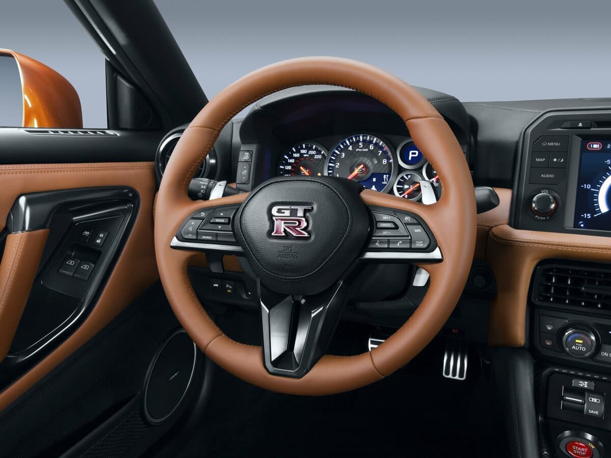 Nissan GT-R I Restayling 3 — Sükan