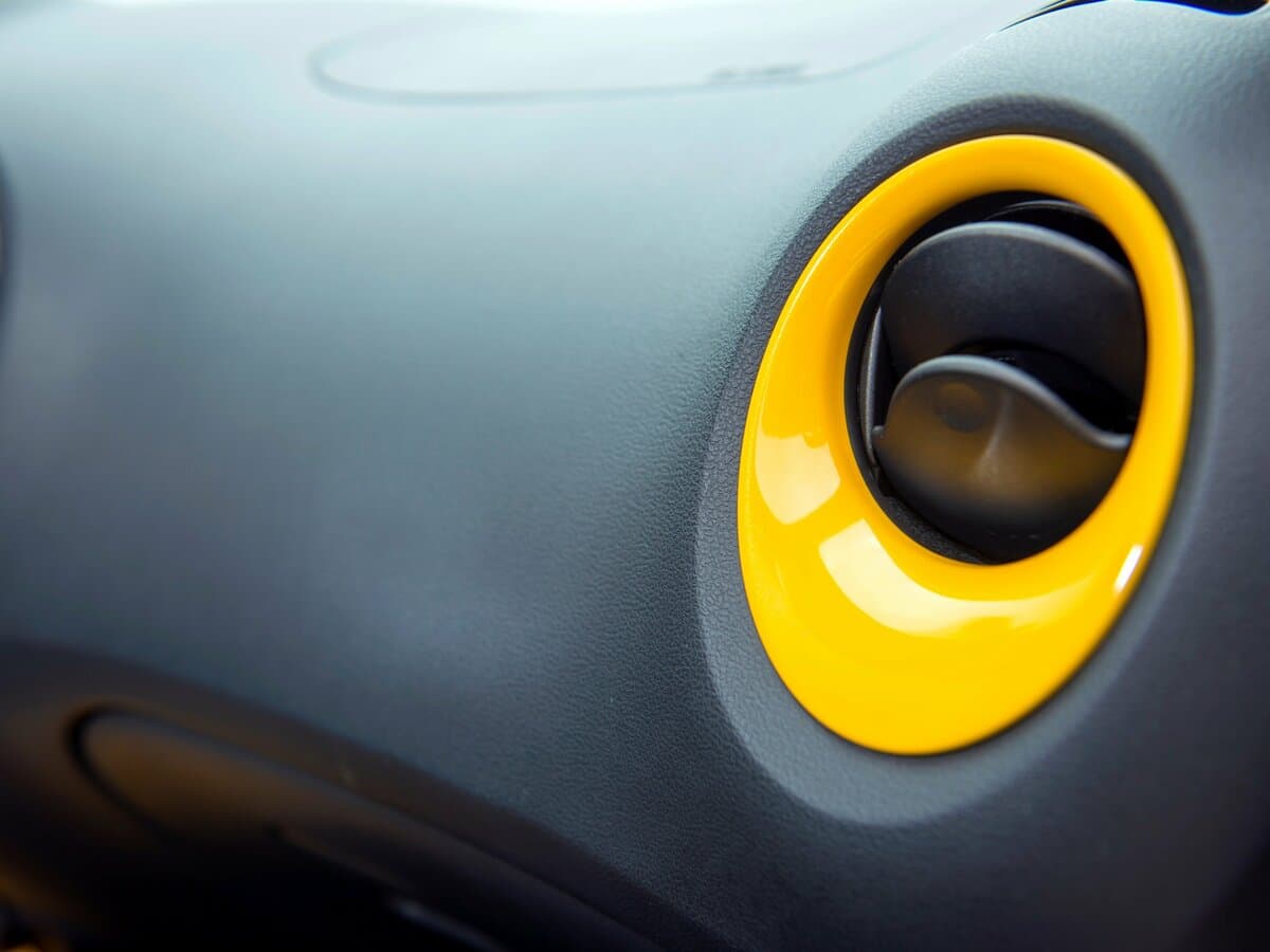 Nissan Juke I Restayling — Salon, arxadan
