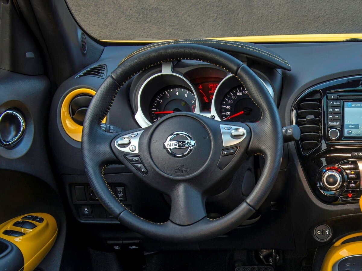 Nissan Juke I Restayling — Sükan