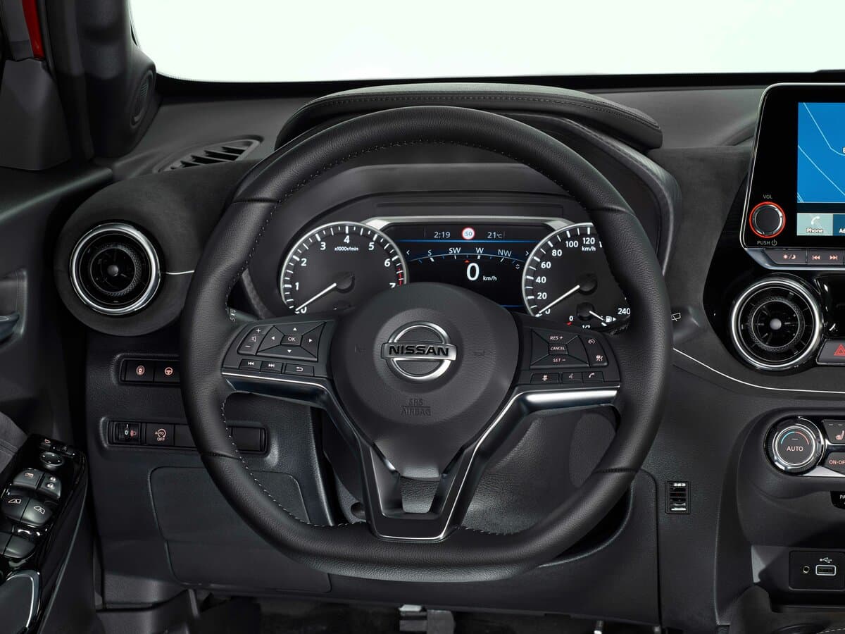 Nissan Juke II — Sükan