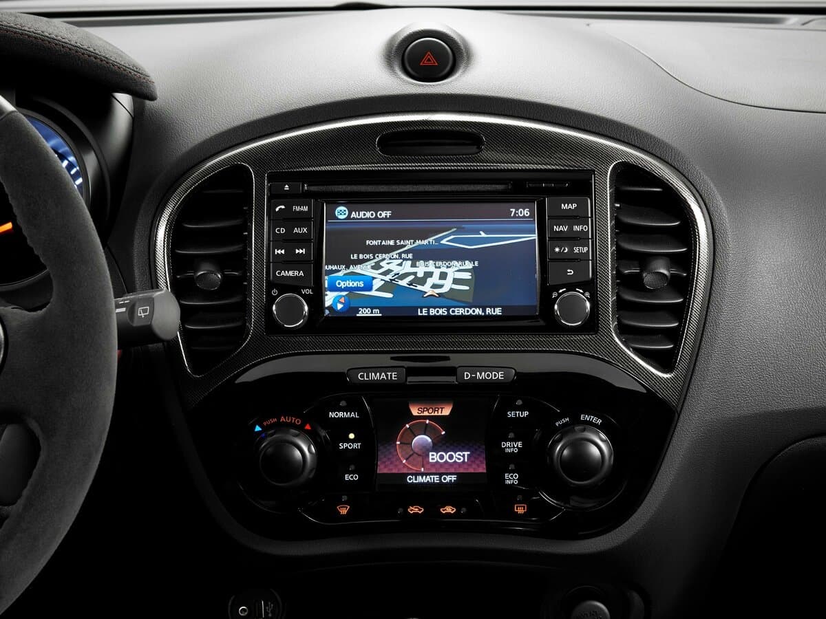 Nissan Juke Nismo I Restayling — Salon, arxadan
